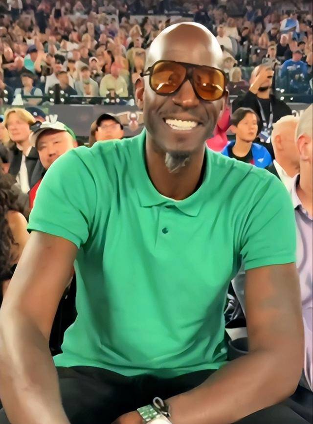 NBA季前赛：鹈鹕力克墨尔本联队 锡安15+5普尔首秀11+4+4
